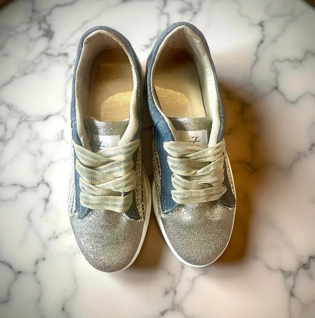 SNEAKERS - SILVER SPARKLE WITH NAVY LEATHER